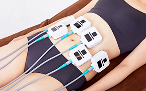 ラクシュミー痩身マシン施術の様子