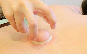 ラクシュミー痩身マシン施術の様子