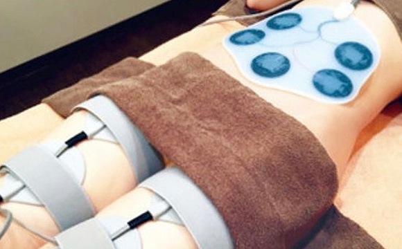 ラクシュミー痩身マシン施術の様子